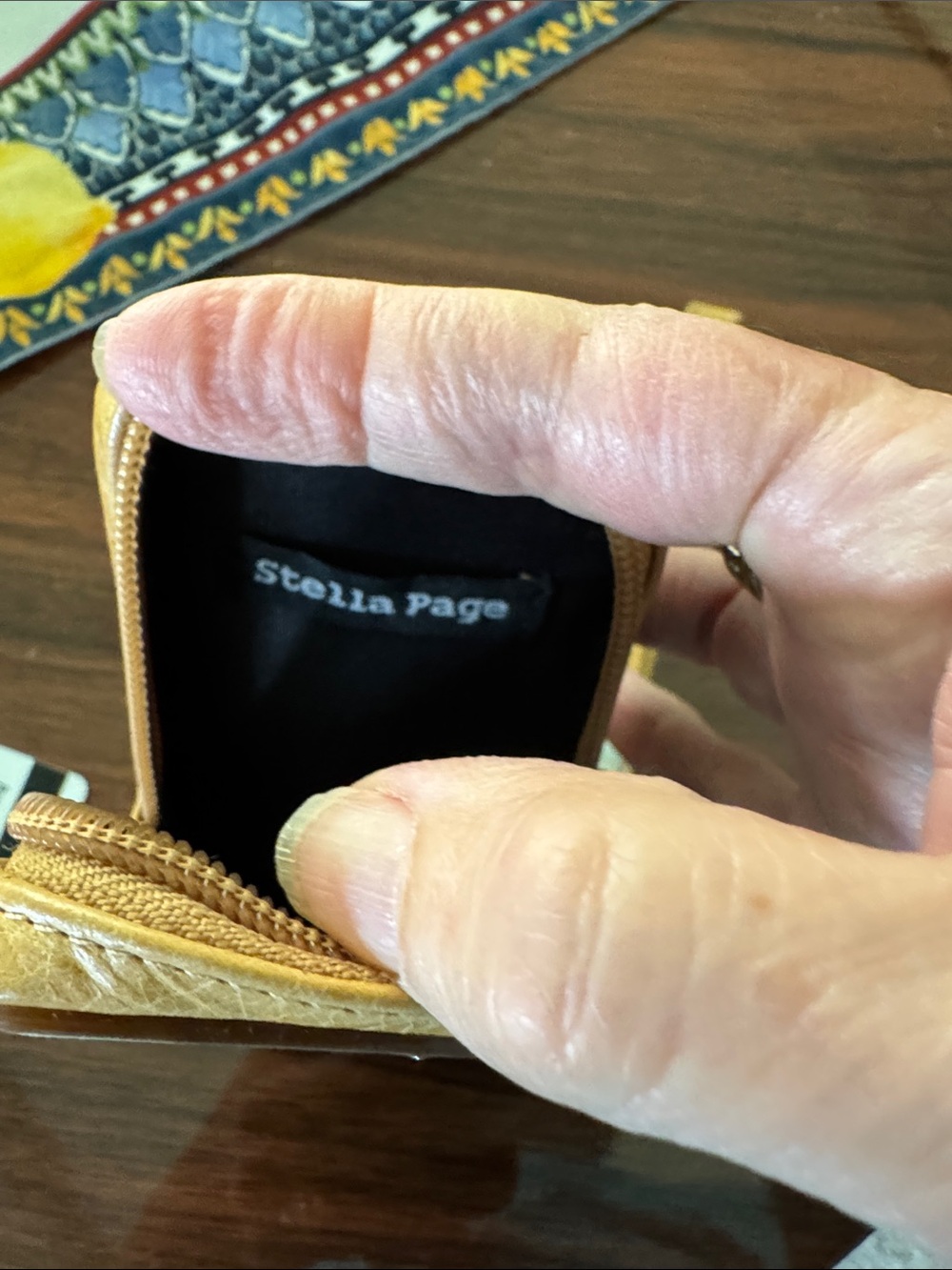 Stella Page small wristlet with strap - Picture 3 of 5